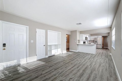 House in Saint Petersburg, Florida 3 bedrooms, 105.07 sq.m. № 1838385 - photo 7