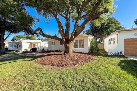 House in Saint Petersburg, Florida 3 bedrooms, 105.07 sq.m. № 1838385 - photo 4