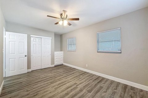 House in Saint Petersburg, Florida 3 bedrooms, 105.07 sq.m. № 1838385 - photo 24