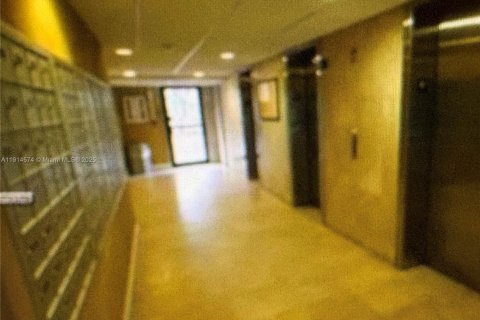 Кондоминиум с 1 спальней в Норт-Майами, Флорида № 1970038