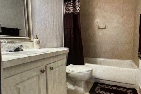 Купить кондоминиум в Норт-Майами, Флорида 1 спальня, 62.52м2, № 1970038 - фото 2