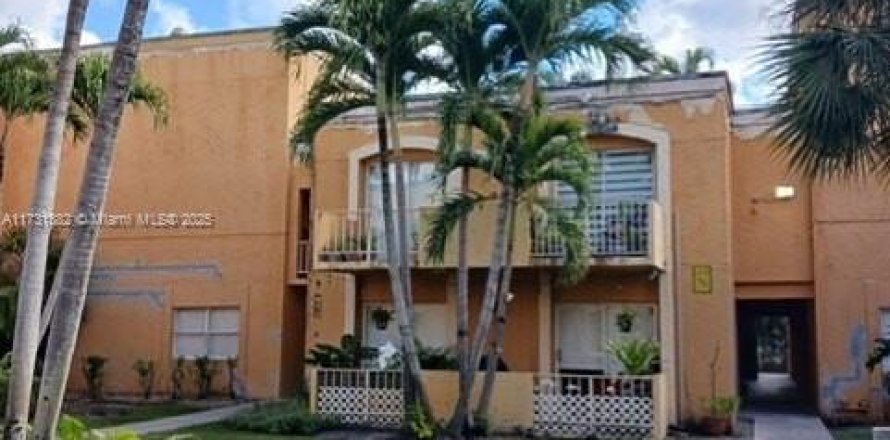Condominio en Hialeah, Florida, 2 dormitorios № 1939722