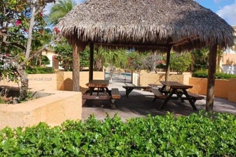 Condominio en venta en Hialeah, Florida, 2 dormitorios, 135.45 m2 № 1939722 - foto 15