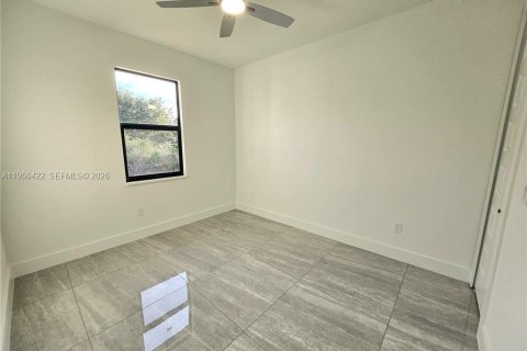 Villa ou maison à vendre à Lehigh Acres, Floride: 3 chambres, 128.58 m2 № 2005919 - photo 22