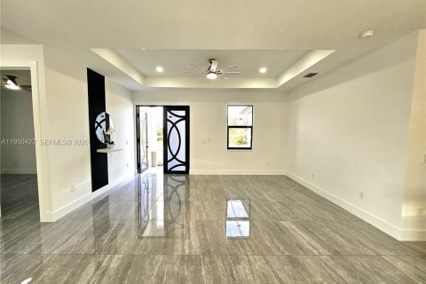 Villa ou maison à vendre à Lehigh Acres, Floride: 3 chambres, 128.58 m2 № 2005919 - photo 4