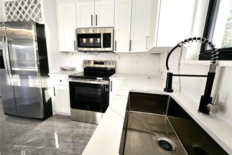 Villa ou maison à vendre à Lehigh Acres, Floride: 3 chambres, 128.58 m2 № 2005919 - photo 9