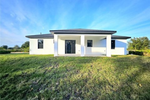 Villa ou maison à vendre à Lehigh Acres, Floride: 3 chambres, 128.58 m2 № 2005919 - photo 28