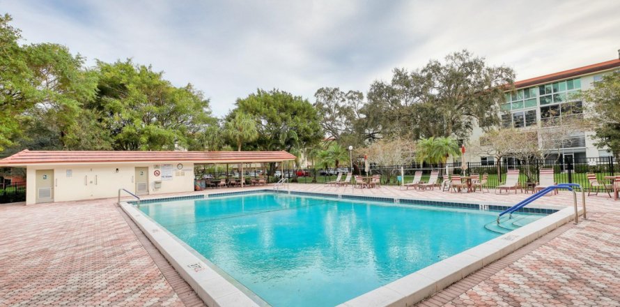 Condo in Coconut Creek, Florida, 2 bedrooms № 970658