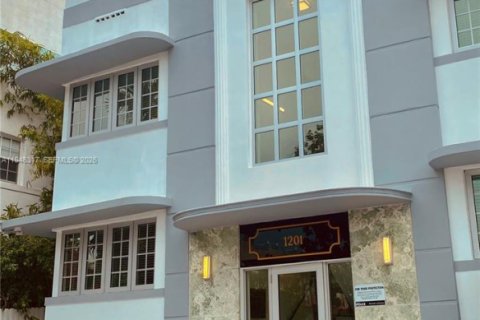 Condo in Miami Beach, Florida, 1 bedroom  № 2002603 - photo 10