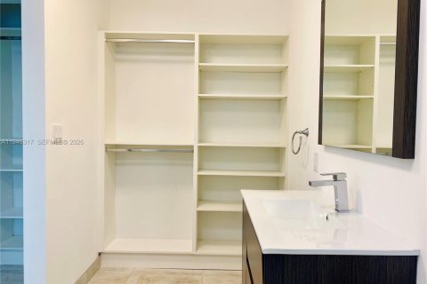 Condo in Miami Beach, Florida, 1 bedroom  № 2002603 - photo 8