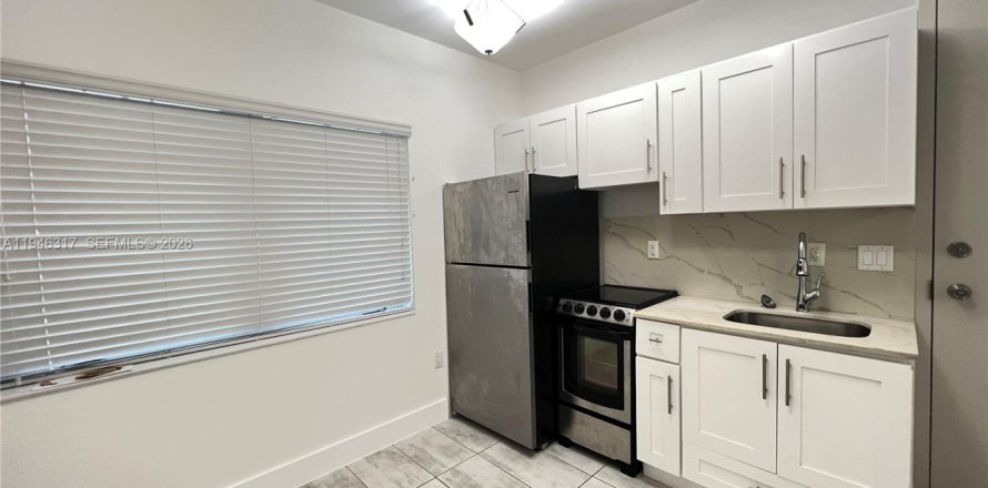 Condo in Miami Beach, Florida, 1 bedroom  № 2002603