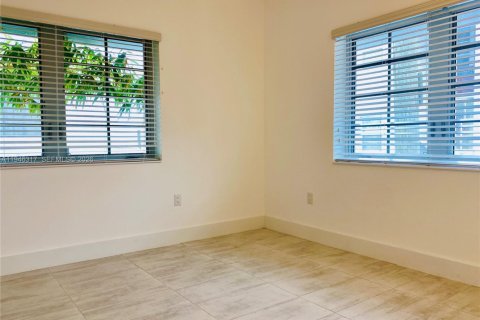 Condo in Miami Beach, Florida, 1 bedroom  № 2002603 - photo 13