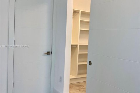 Condo in Miami Beach, Florida, 1 bedroom  № 2002603 - photo 5