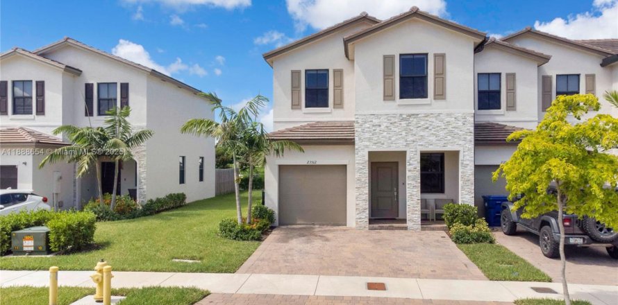 Adosado en Homestead, Florida 4 dormitorios, 169.08 m2 № 1940900