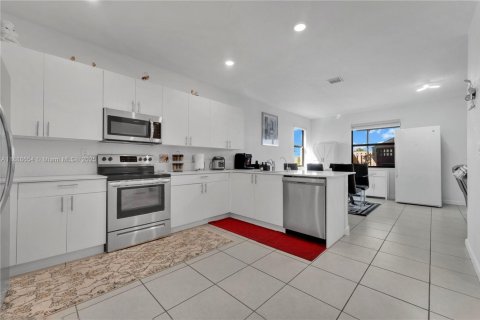 Adosado en venta en Homestead, Florida, 4 dormitorios, 169.08 m2 № 1940900 - foto 6