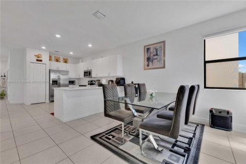 Adosado en venta en Homestead, Florida, 4 dormitorios, 169.08 m2 № 1940900 - foto 9