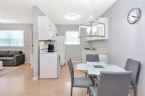 Снять в аренду квартиру в Форт-Лодердейл, Флорида 1 спальня, 135.08м2, № 2005628 - фото 6