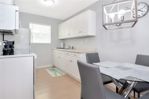 Снять в аренду квартиру в Форт-Лодердейл, Флорида 1 спальня, 135.08м2, № 2005628 - фото 9