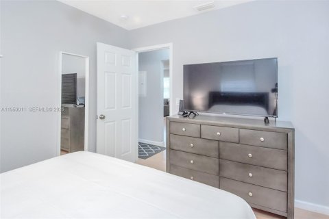 Снять в аренду квартиру в Форт-Лодердейл, Флорида 1 спальня, 135.08м2, № 2005628 - фото 13