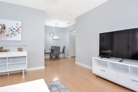 Снять в аренду квартиру в Форт-Лодердейл, Флорида 1 спальня, 135.08м2, № 2005628 - фото 5