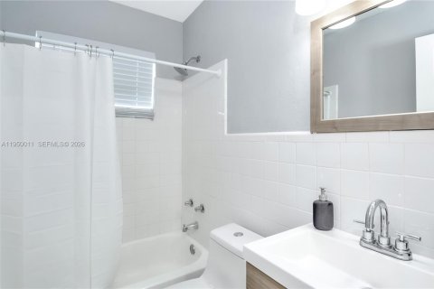 Снять в аренду квартиру в Форт-Лодердейл, Флорида 1 спальня, 135.08м2, № 2005628 - фото 14