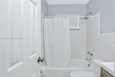 Снять в аренду квартиру в Форт-Лодердейл, Флорида 1 спальня, 135.08м2, № 2005628 - фото 15