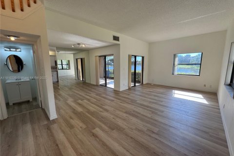 Villa ou maison à louer à Weston, Floride: 3 chambres, 137.5 m2 № 1971734 - photo 9