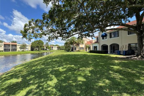 Villa ou maison à louer à Weston, Floride: 3 chambres, 137.5 m2 № 1971734 - photo 1