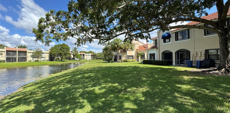 Villa ou maison à Weston, Floride 3 chambres, 137.5 m2 № 1971734
