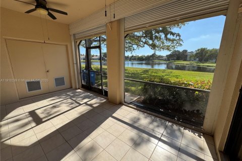 Villa ou maison à louer à Weston, Floride: 3 chambres, 137.5 m2 № 1971734 - photo 4