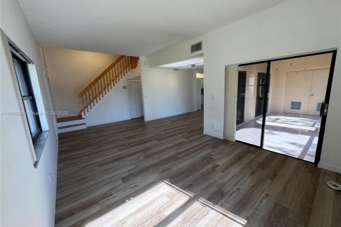 Villa ou maison à louer à Weston, Floride: 3 chambres, 137.5 m2 № 1971734 - photo 3