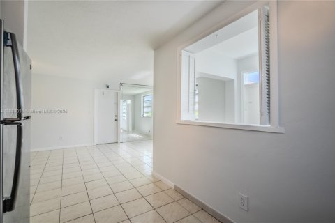 Condo in Hallandale Beach, Florida, 3 bedrooms  № 1832432 - photo 11