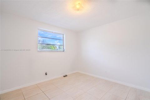 Condo in Hallandale Beach, Florida, 3 bedrooms  № 1832432 - photo 23