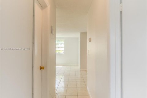 Condo in Hallandale Beach, Florida, 3 bedrooms  № 1832432 - photo 27