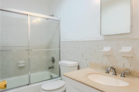 Condo in Hallandale Beach, Florida, 3 bedrooms  № 1832432 - photo 29