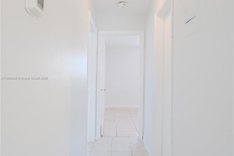 Condo in Hallandale Beach, Florida, 3 bedrooms  № 1832432 - photo 13