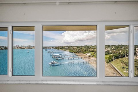 Condo in Belleair Bluffs, Florida, 2 bedrooms  № 1876650 - photo 7