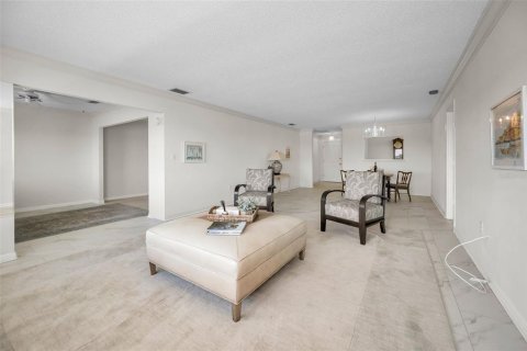 Condo in Belleair Bluffs, Florida, 2 bedrooms  № 1876650 - photo 20