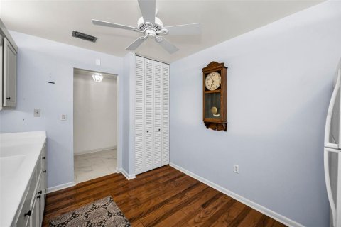 Condo in Belleair Bluffs, Florida, 2 bedrooms  № 1876650 - photo 25
