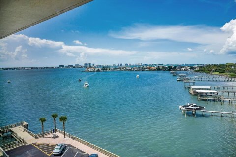 Condo in Belleair Bluffs, Florida, 2 bedrooms  № 1876650 - photo 8