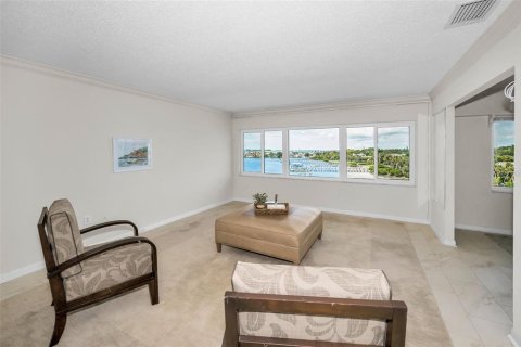 Condo in Belleair Bluffs, Florida, 2 bedrooms  № 1876650 - photo 10