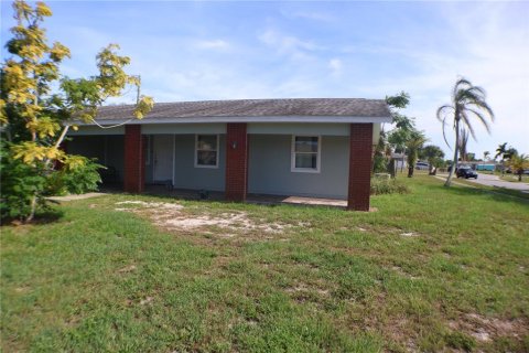House in Palm Bay, Florida 3 bedrooms, 108.32 sq.m. № 1881286 - photo 1