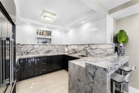 Condominio en venta en Miami Beach, Florida, 2 dormitorios, 111.48 m2 № 1983630 - foto 3