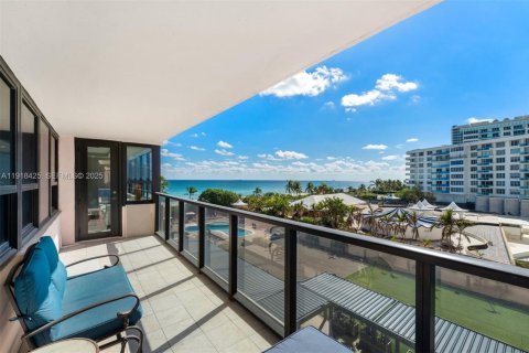 Condominio en venta en Miami Beach, Florida, 2 dormitorios, 111.48 m2 № 1983630 - foto 10
