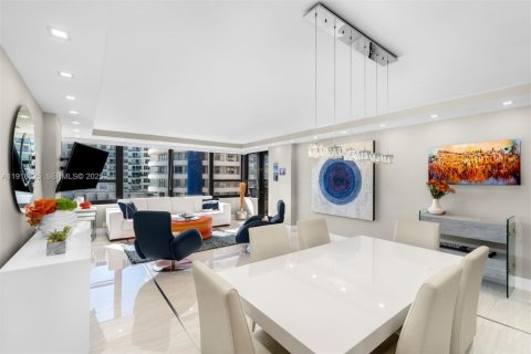Condominio en venta en Miami Beach, Florida, 2 dormitorios, 111.48 m2 № 1983630 - foto 6