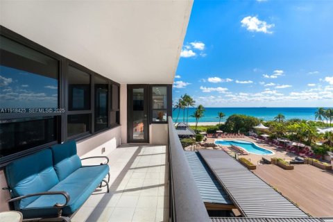 Condominio en venta en Miami Beach, Florida, 2 dormitorios, 111.48 m2 № 1983630 - foto 11