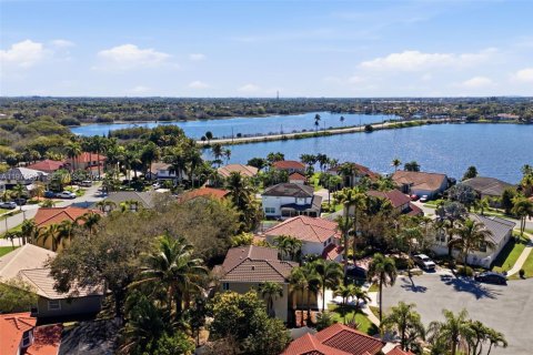 Купить виллу или дом в Пемброк-Пайнс, Флорида 4 спальни, 205.5м2, № 2035990 - фото 27