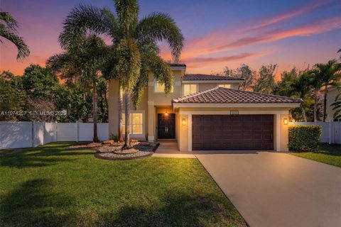 Дом в Пемброк-Пайнс, Флорида 4 спальни, 205.5м2 № 2035990