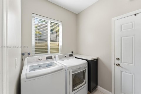 Купить виллу или дом в Пемброк-Пайнс, Флорида 4 спальни, 205.5м2, № 2035990 - фото 13