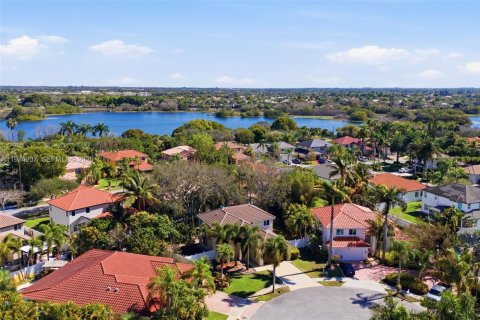 Купить виллу или дом в Пемброк-Пайнс, Флорида 4 спальни, 205.5м2, № 2035990 - фото 28